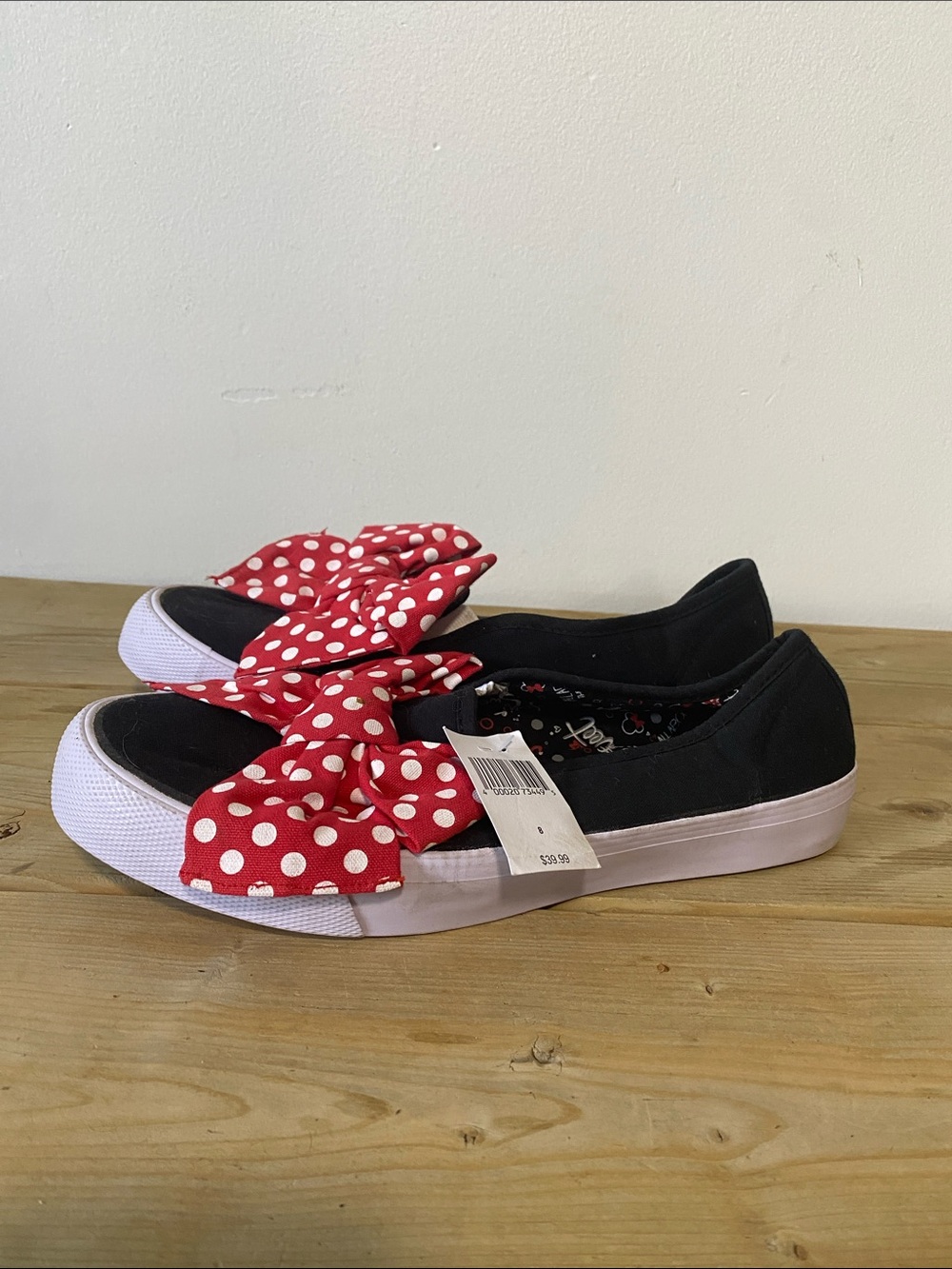 NWT DISNEY MINNIE MOUSE All About The Dot All About The Bow Shoes Slip-On 8
